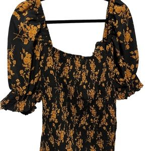 428 Off the shoulder smocked top size 3X. EUC.